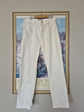 EVERLANE The Cheeky Straight Leg Jean: White Straight-Leg Jeans